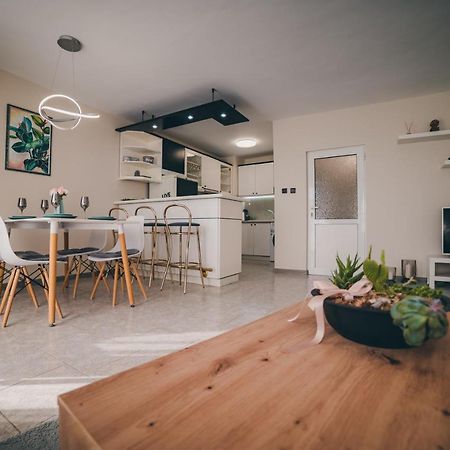 Unbeatable Location: New & Comfy Apartment Varna Buitenkant foto